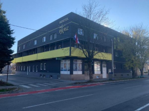 Hostel Mali Pariz, Slavonski Brod